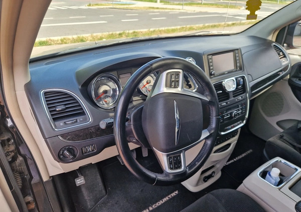 Chrysler Town &amp; Country cena 44000 przebieg: 195000, rok produkcji 2012 z Rawicz małe 37